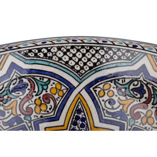 vzorovane farebne marocke umyvadlo vzorovane klasicke kupelna rucne malovane ludove lameridiana interierovy dizajn ludovy vidiecky sedliacky dom hotel zapustitelne.jpg